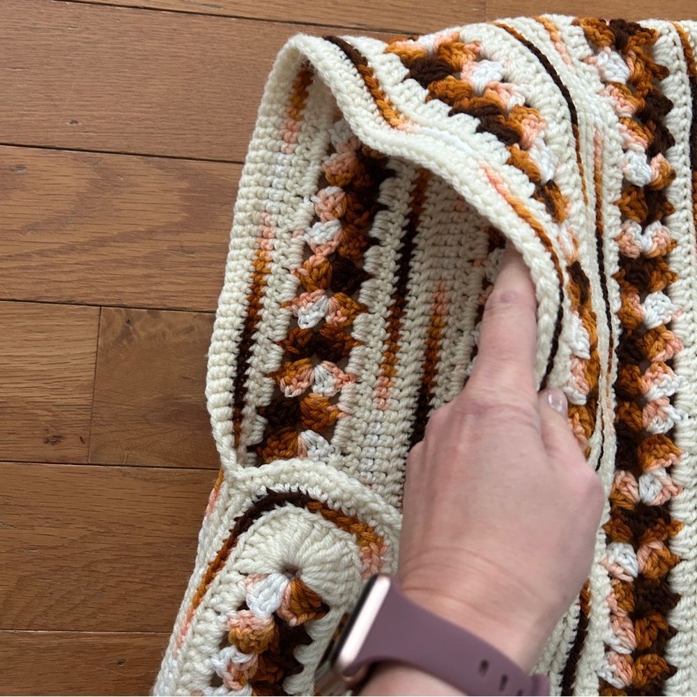 Crochet Sweater Vest Hippie Retro Grannycore Scallop Edge Oversized Handmade - Picture 7 of 10